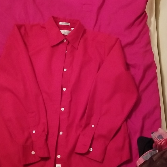 bill blass Tops - Bill Blass ladies long sleeved button up shirt